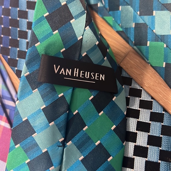 Bundle of three ties - Picture 6 of 6